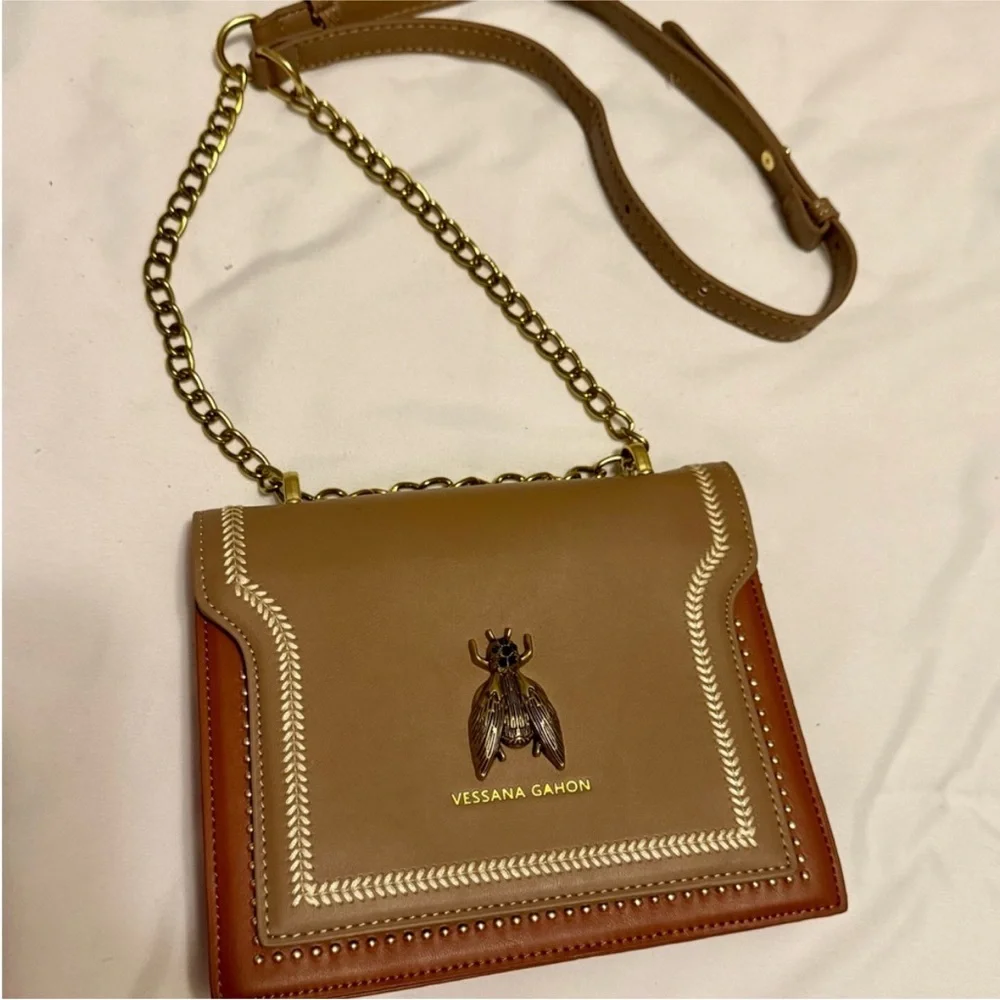Vessana Gahon Tan Leather Chain Shoulder Bag with Gold and Jewel Beetle - Picture 3 of 6